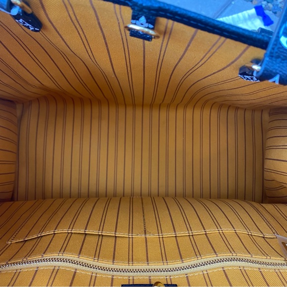 SOLD Louis Vuitton Giant Jungle Onthego GM - Picture 14 of 16